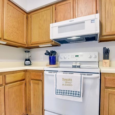 Sunny Condo - Private Ocean Isle Beach Access! エクステリア 写真