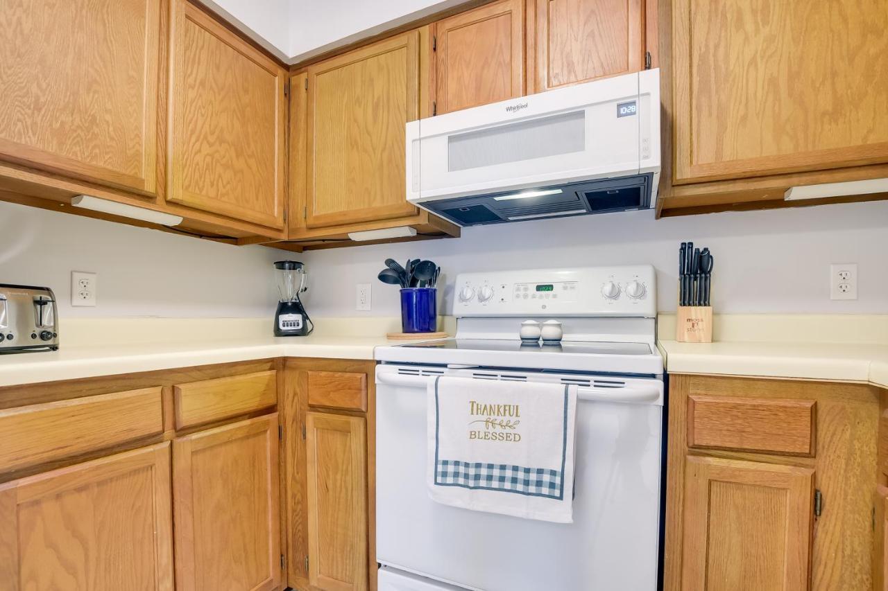 Sunny Condo - Private Ocean Isle Beach Access! エクステリア 写真